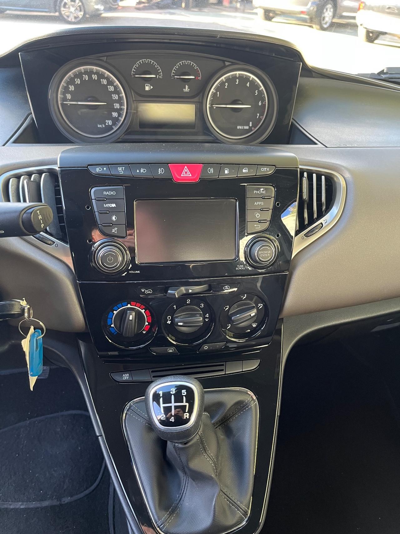 Lancia Ypsilon 0.9 TwinAir Metano Ecochic Silver