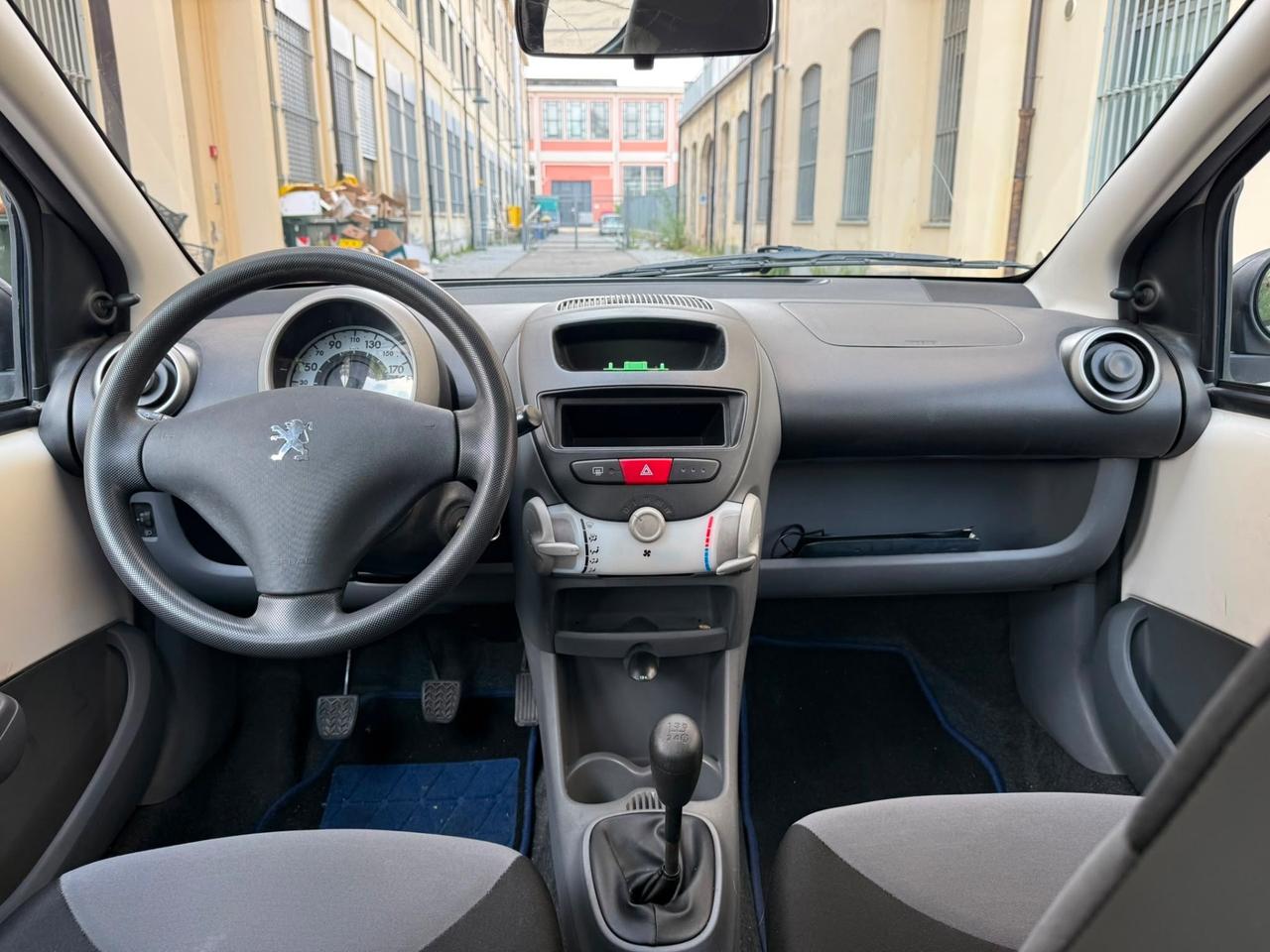 Peugeot 107 1.0 68CV 3p. Sweet Years 2Tronic