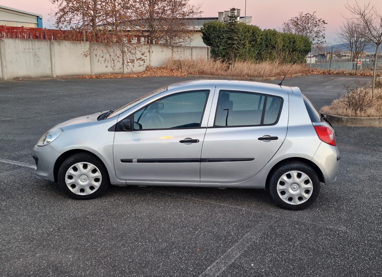 Renault Clio 127.000km neopatentati