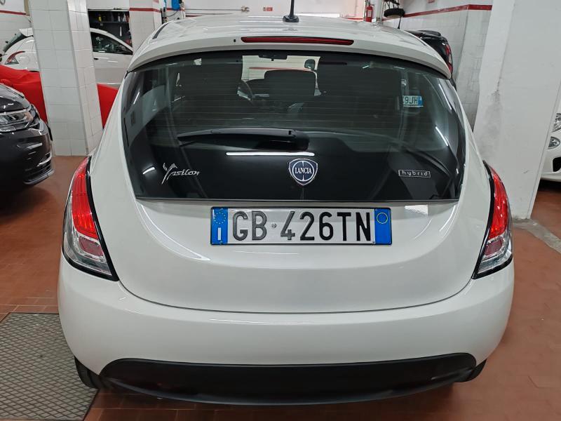 Lancia YPSILON HYBRID "SOLO 10.000 KM"