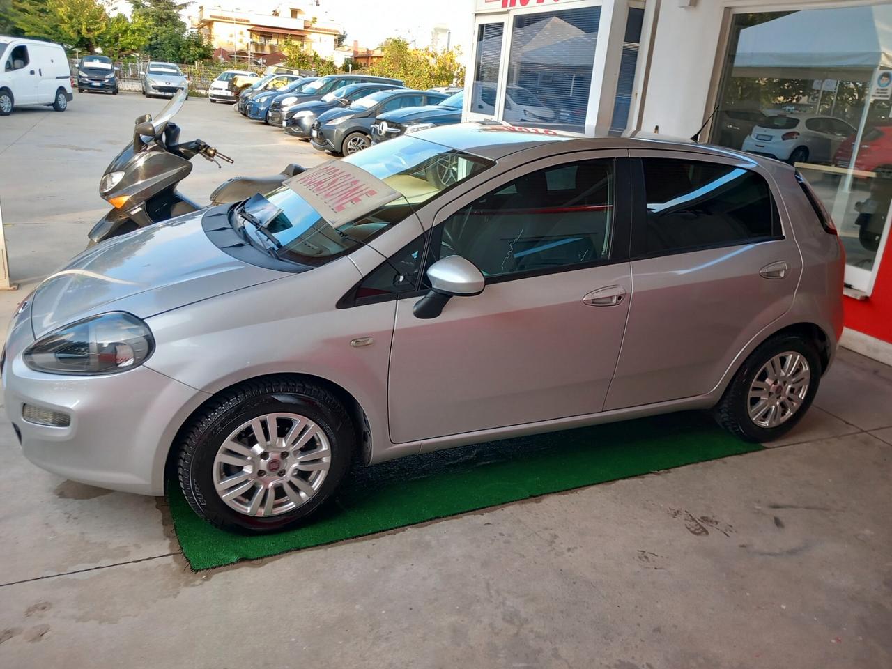 Fiat Punto 1.3 MJT II 75 CV 5 porte Lounge 5 porte gomme nuove perfetta sensori tenuta maniacalmente