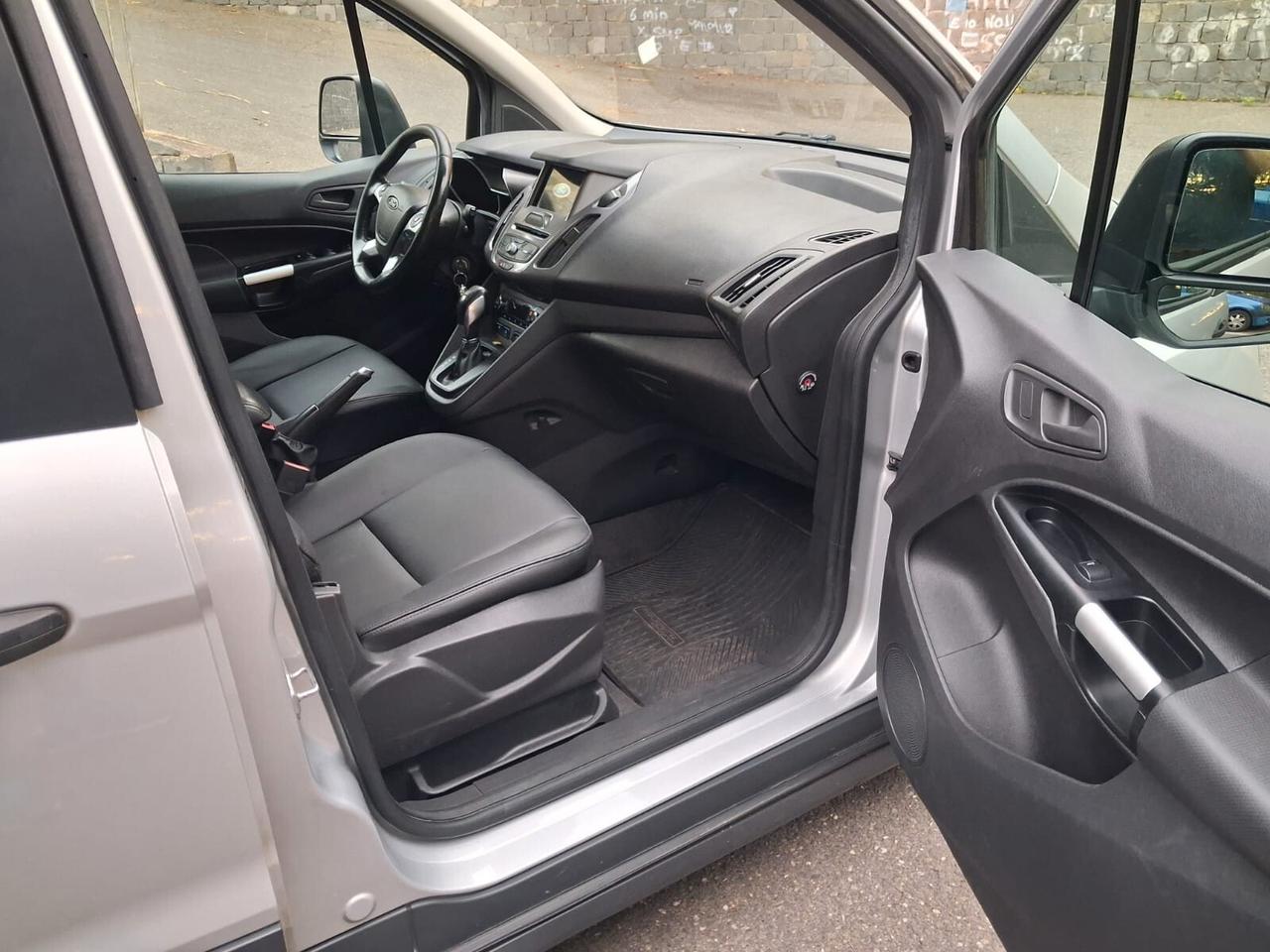 Ford Tourneo Connect Pianale ribassato con rampa disabili in carrozzina