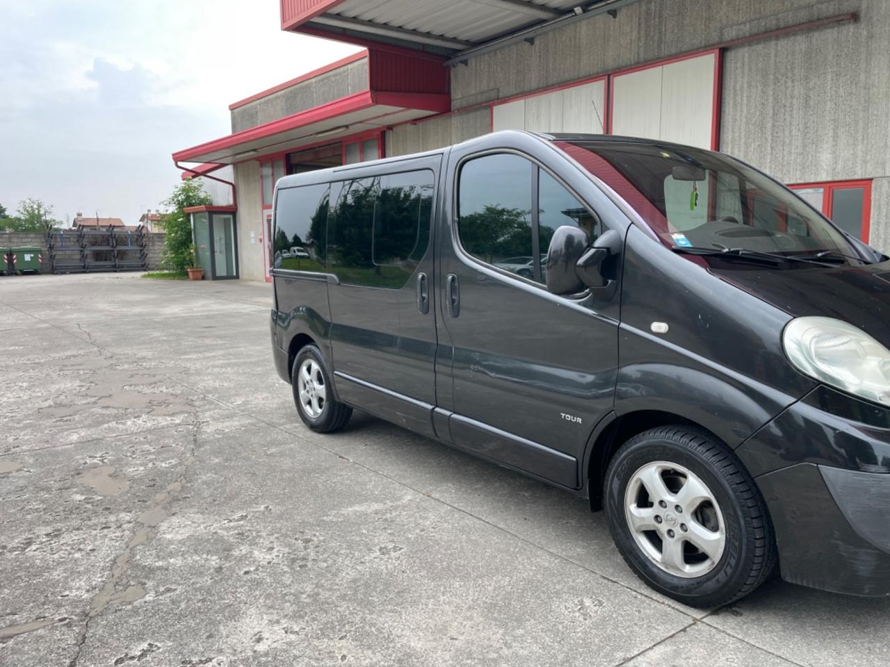 Opel Vivaro 27 2.5 CDTI PC-TN Tour Cosmo