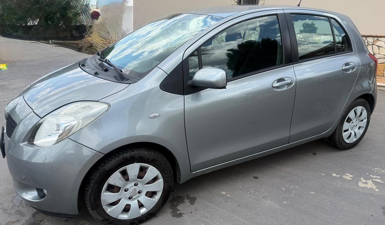 Toyota Yaris 1.0 5 porte