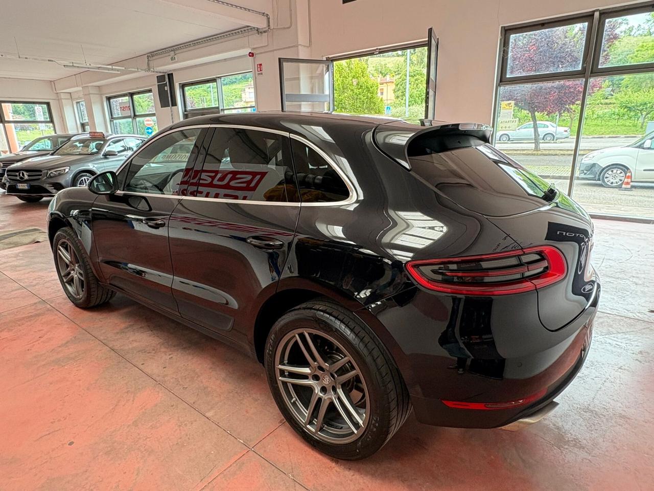 PORSCHE MACAN 4X4 CAMBIO AUT. Benz.2.0 CV 252 Km 121.037 Garanzia 12 mesi