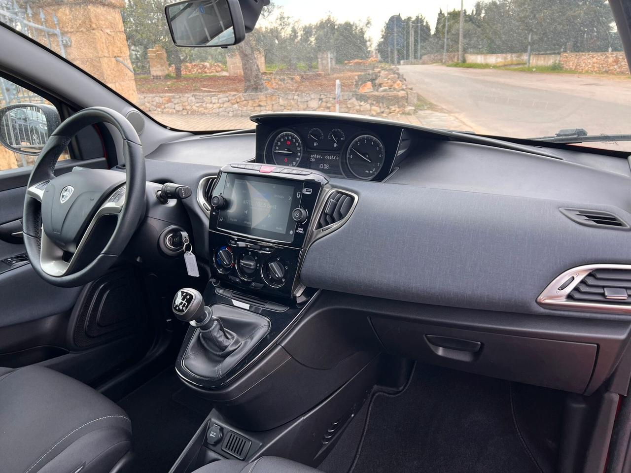 Lancia Ypsilon 1.0 FireFly 5 porte S&S Hybrid Ecochic Gold