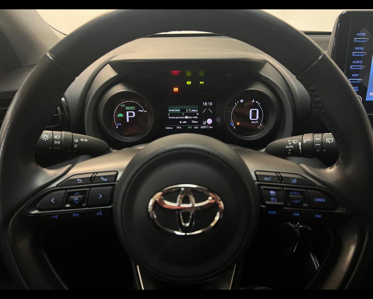 TOYOTA Yaris 1.5h Trend