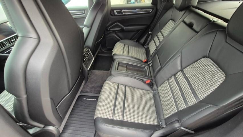 Porsche Cayenne Coupé 3.0 V6 Platinum Edition - 2022