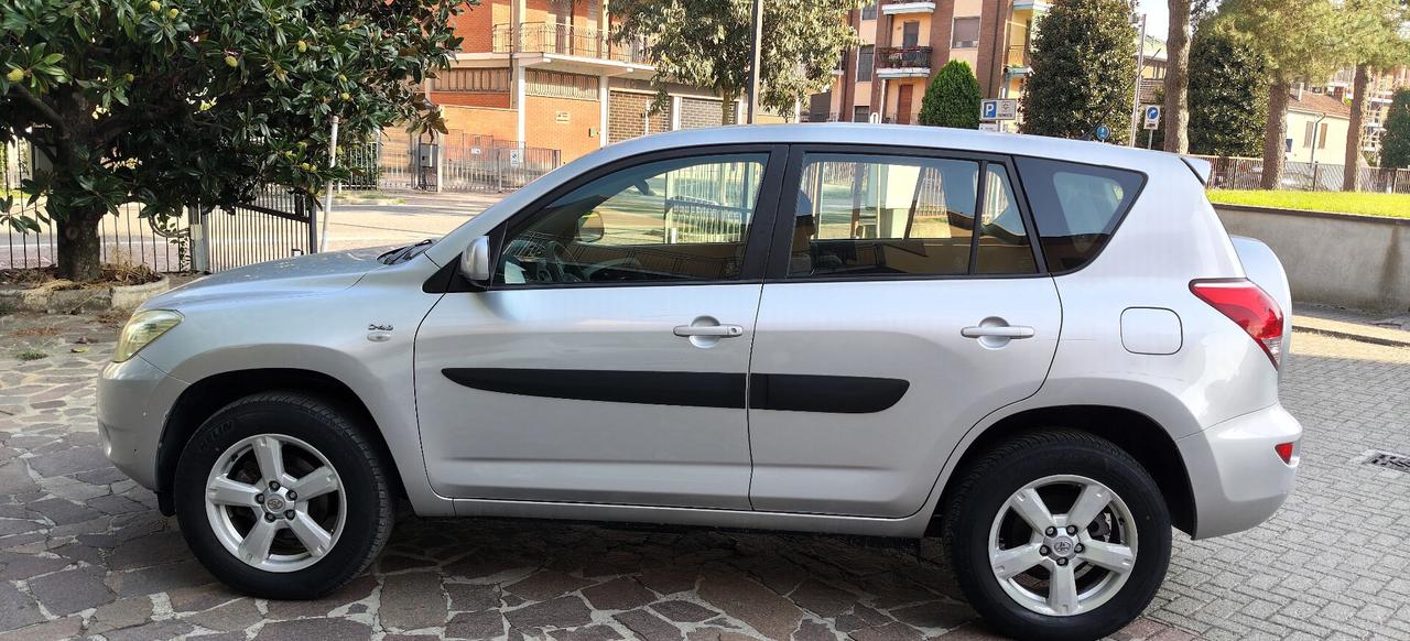 Toyota RAV 4 2.2 D-4D 136 CV Luxury