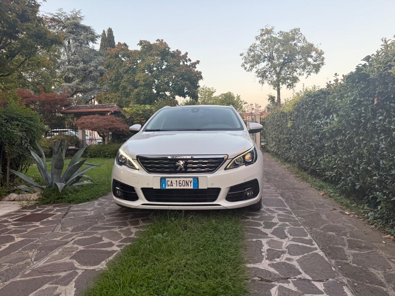 Peugeot 308 BlueHDi 130 S&S SW Allure bianco perla