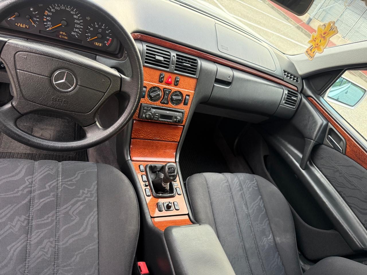 Mercedes-benz E 200 cat Classic