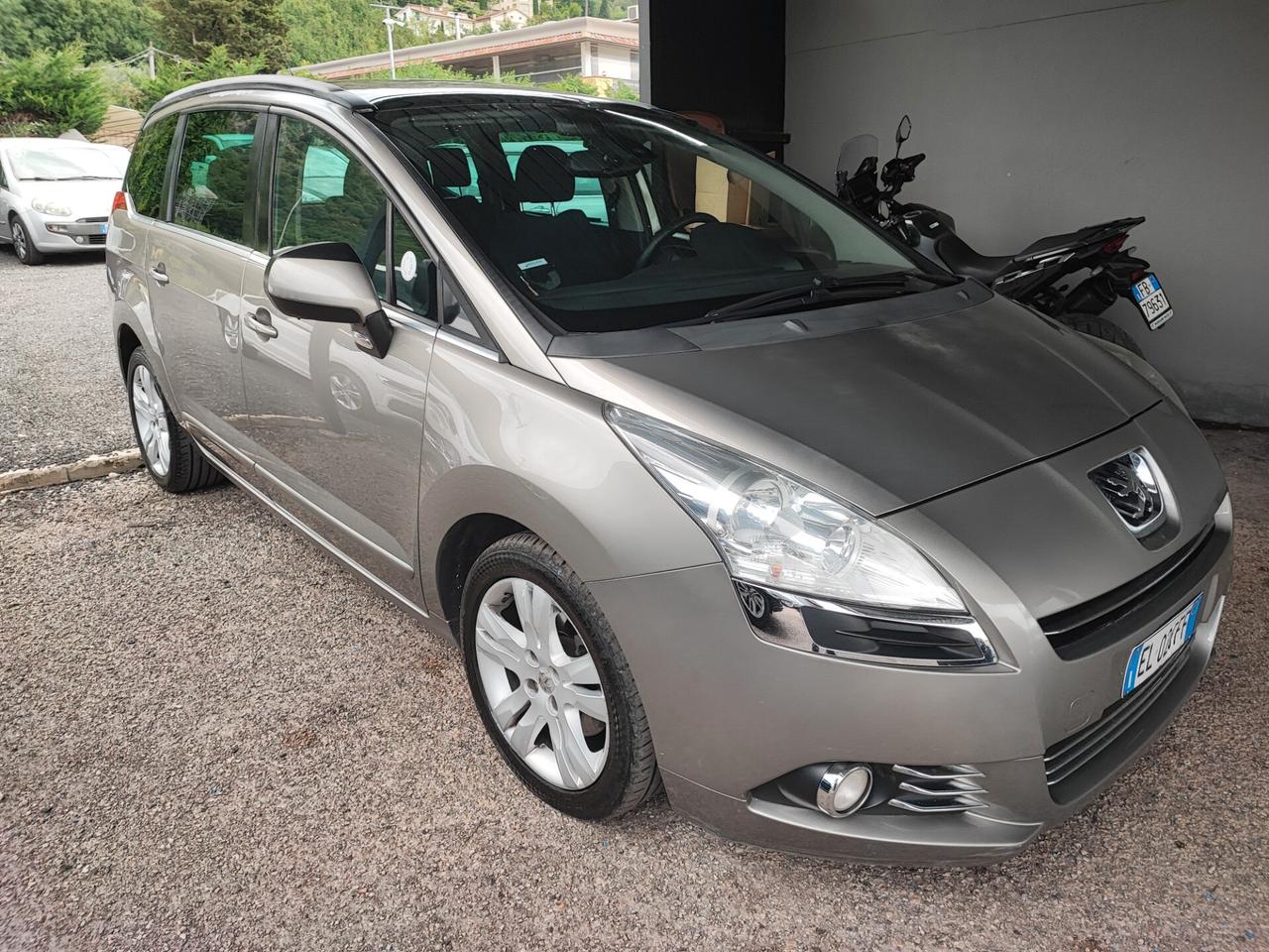 Peugeot 5008 2.0 HDi 150CV Active