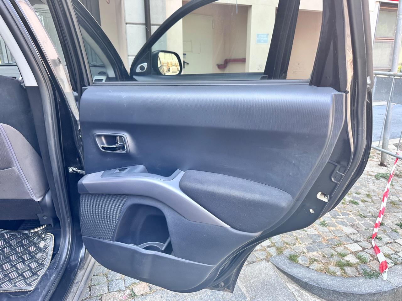 Mitsubishi Outlander 2.0 DI-D un vero 7 posti 4x4
