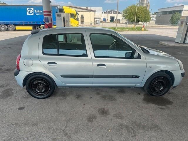 Renault Clio 1.2 16V cat 5 porte Privilège
