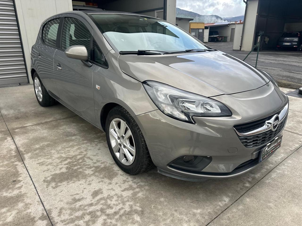 Opel Corsa 1.4 90CV 5 porte b-Color