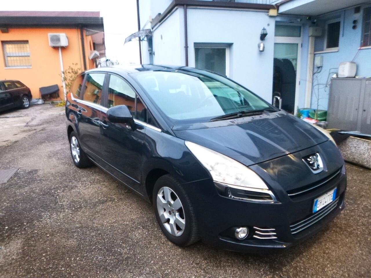 Peugeot 5008 1.6 e-HDi 112CV Stop&Start cambio robotizzato Féline