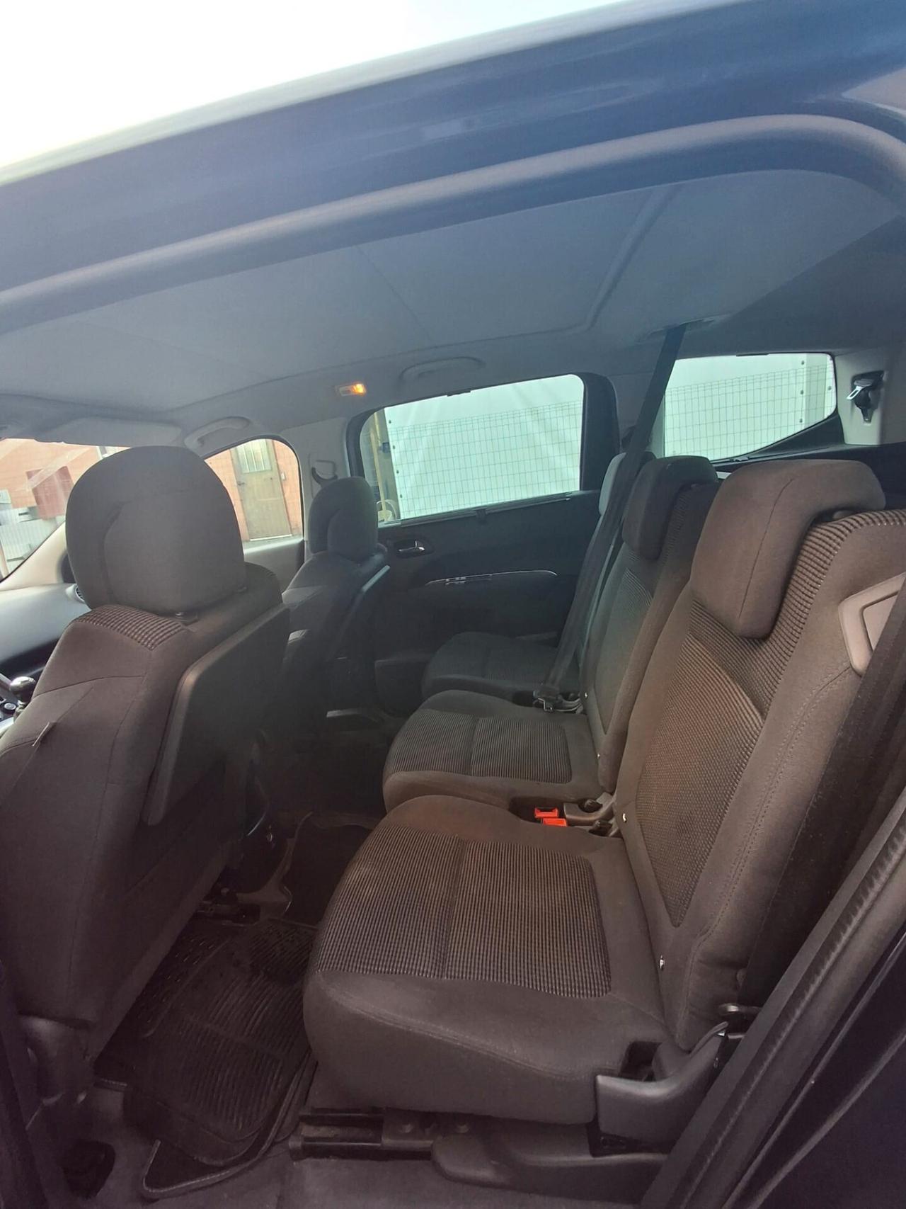 Peugeot 5008 1.6 HDi 115CV Business 7 POSTI