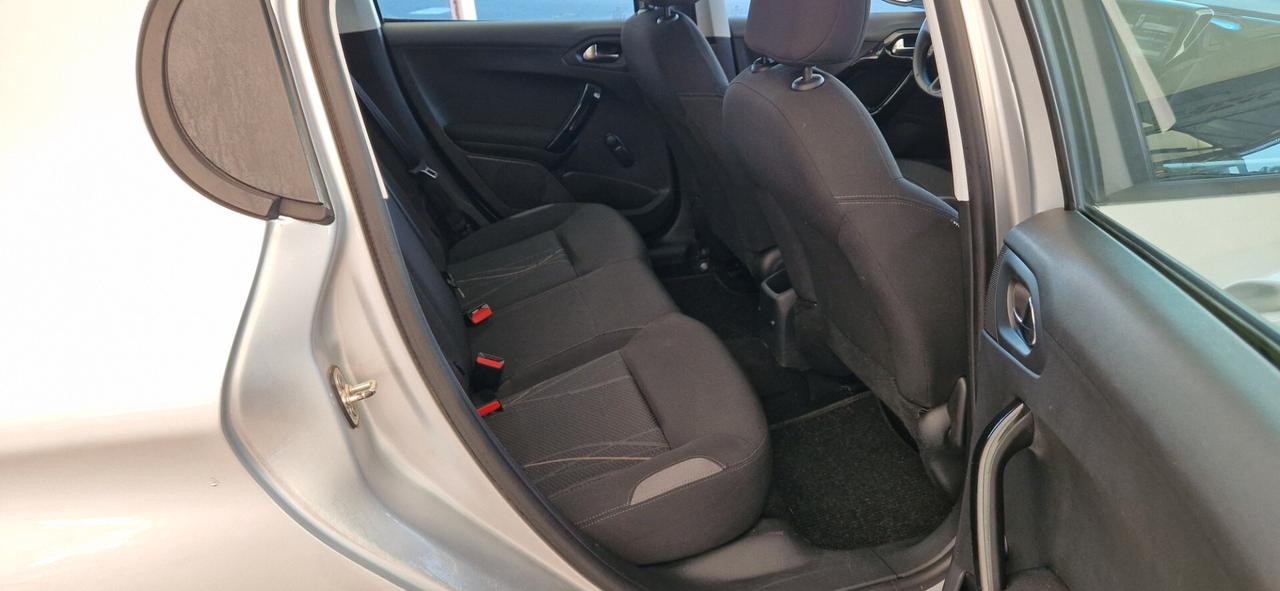 Peugeot 208 1.4 eHDi 68cv Automatica