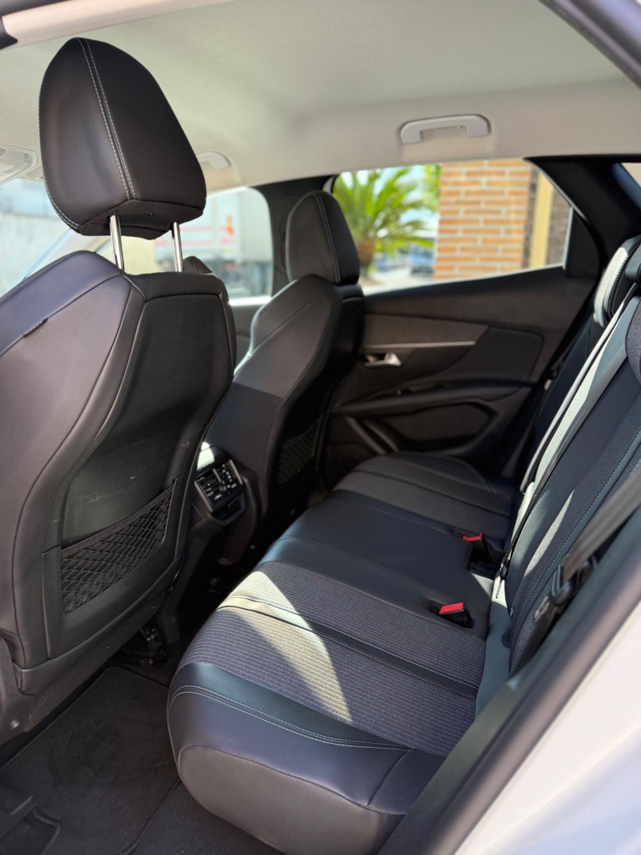 Peugeot 3008 BlueHDi 130 S&S EAT8 Allure