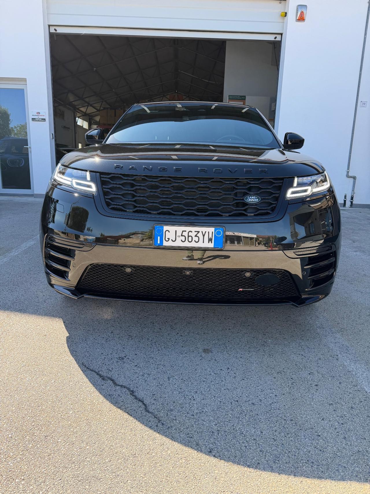 Land Rover Range Velar Total black