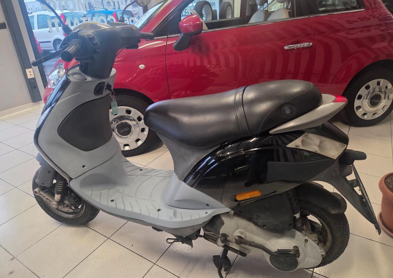 Piaggio Zip 125 Scooter