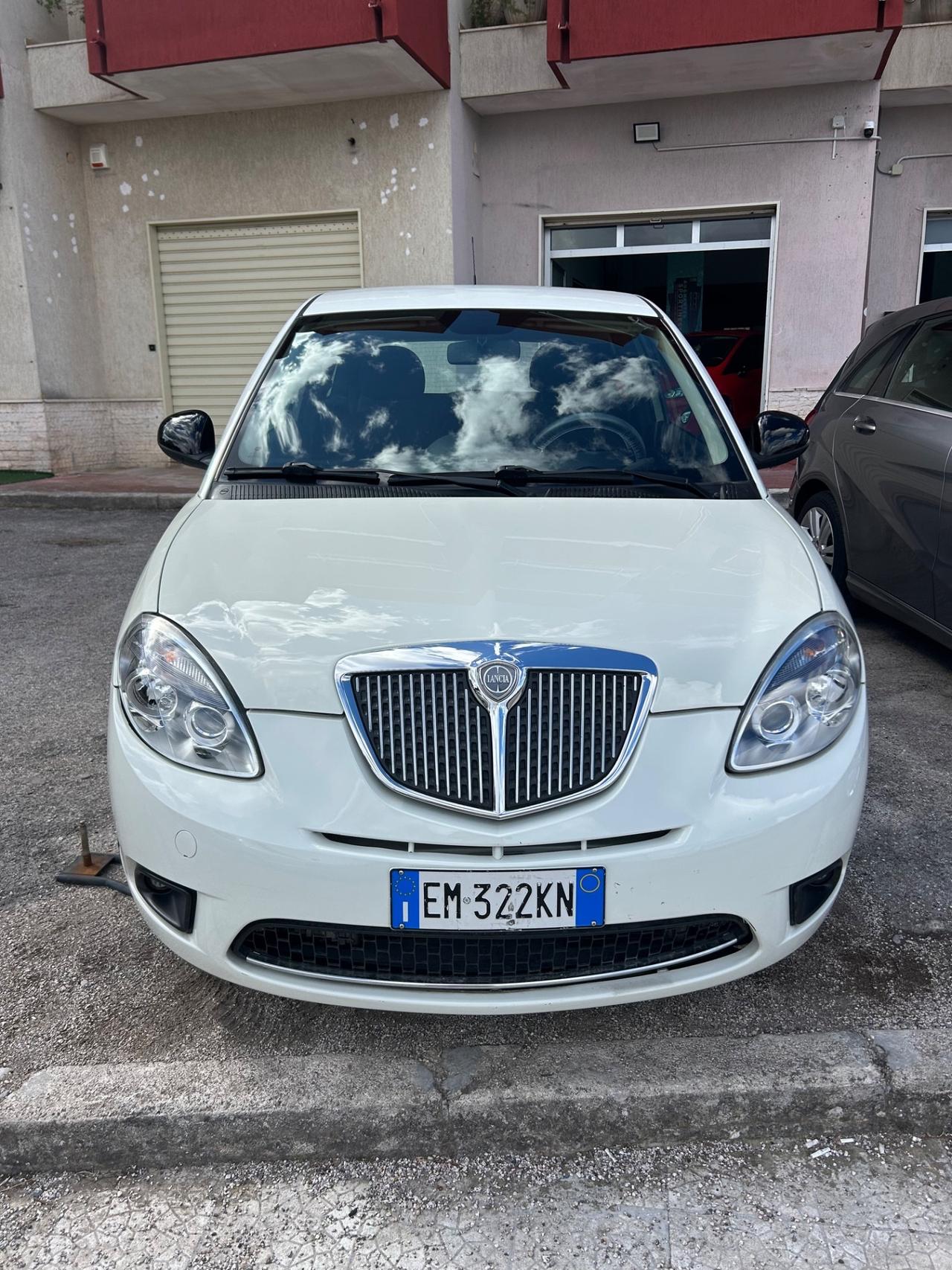 Lancia Ypsilon 1.2 69 CV Unyca