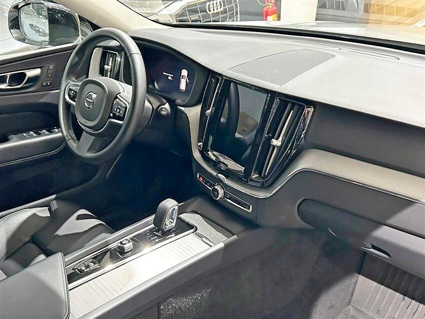 Volvo XC 60 XC60 B4 (d) automatico Plus Dark