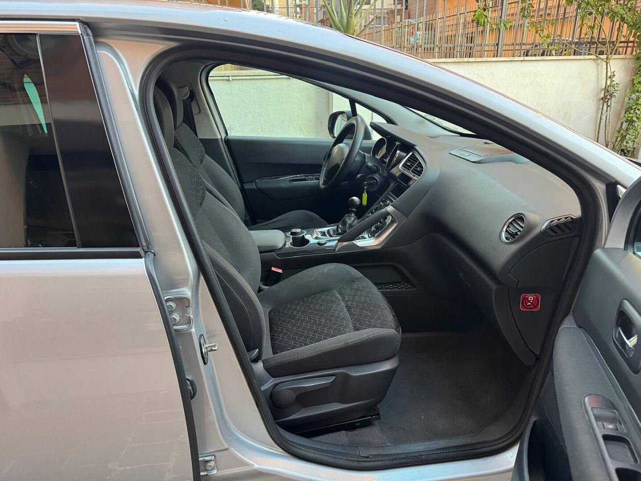 PEUGEOT 3008 1.6 HDi 115CV Business