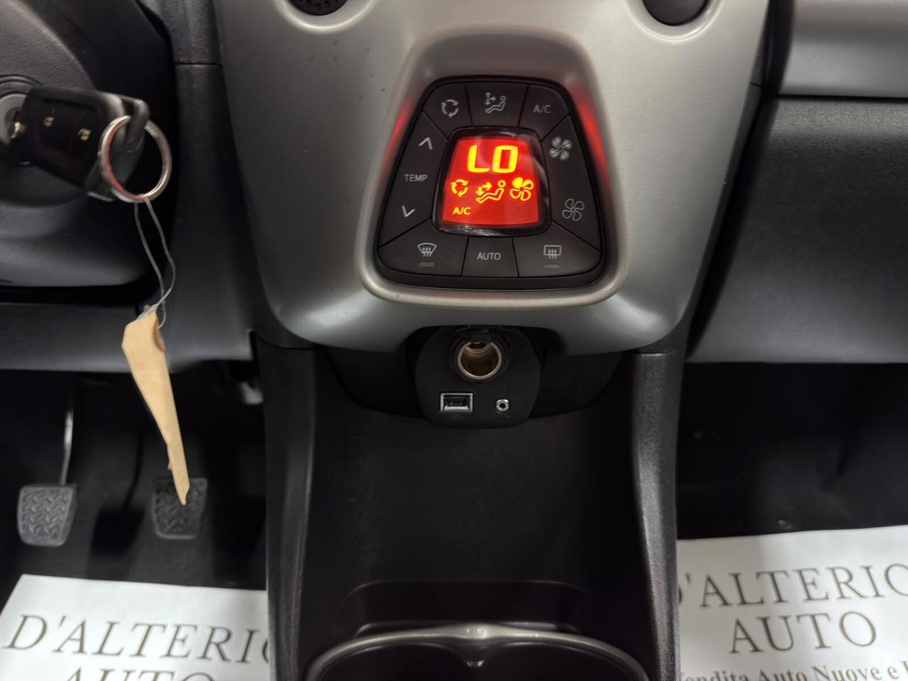 Toyota Aygo 1.0 VVT-i 69 CV 5 porte x-clusiv
