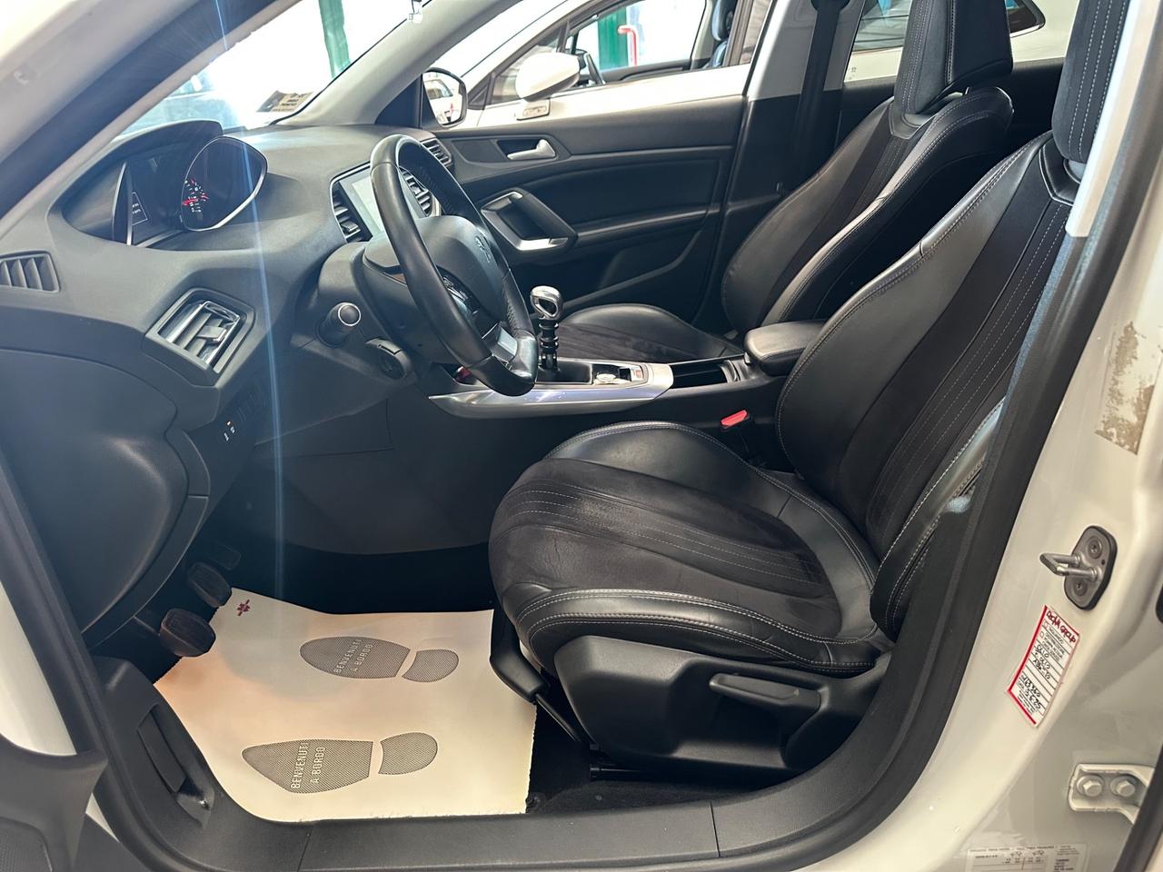 Peugeot 308 PureTech Turbo 130 S&S SW Allure