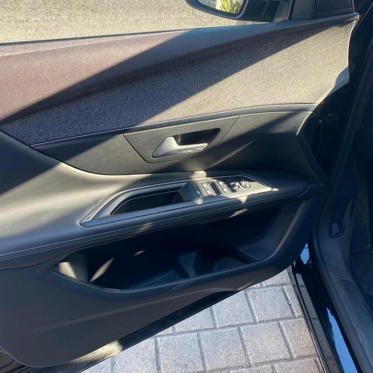 Peugeot 3008 BlueHDi 120 S&S Allure