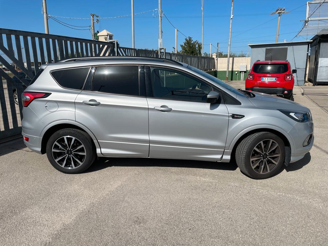 Ford Kuga 1.5 TDCI 120 CV 2WD Powershift ST-Line-NAVIGATORE-RETROCAMERA