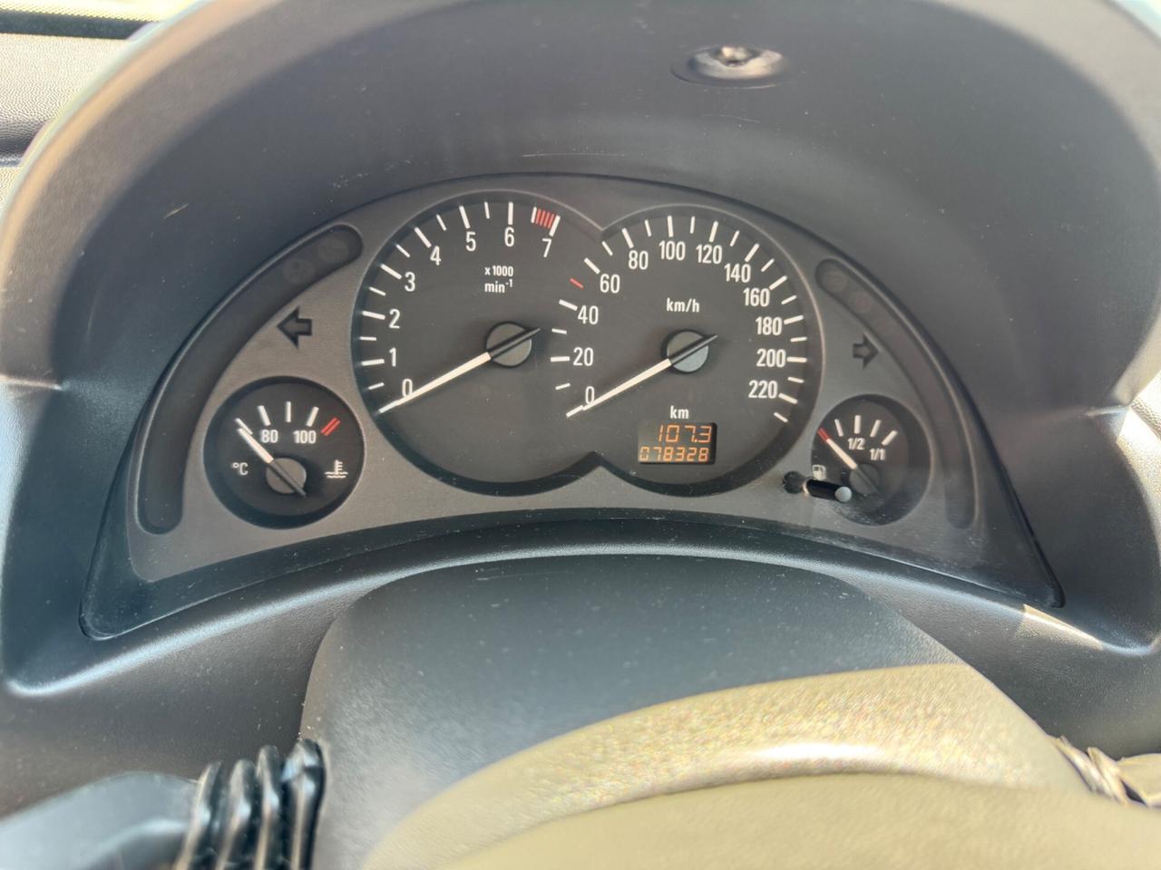 Opel Corsa 1.0i 12V cat 5 porte no clima