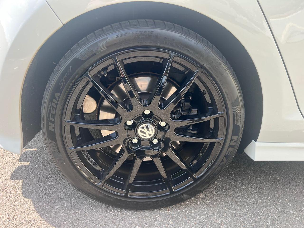 Volkswagen Golf 2.0 TSI R #10432