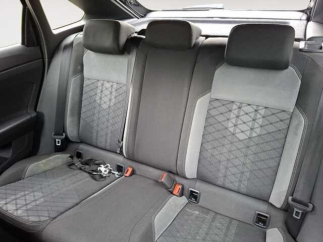 Volkswagen Taigo 1.0TSI 110CV DSG R-Line - NEOPATENTATI