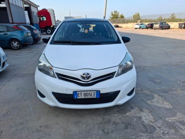 Toyota Yaris 1.0 BENZINA - 2013 BICOLORE