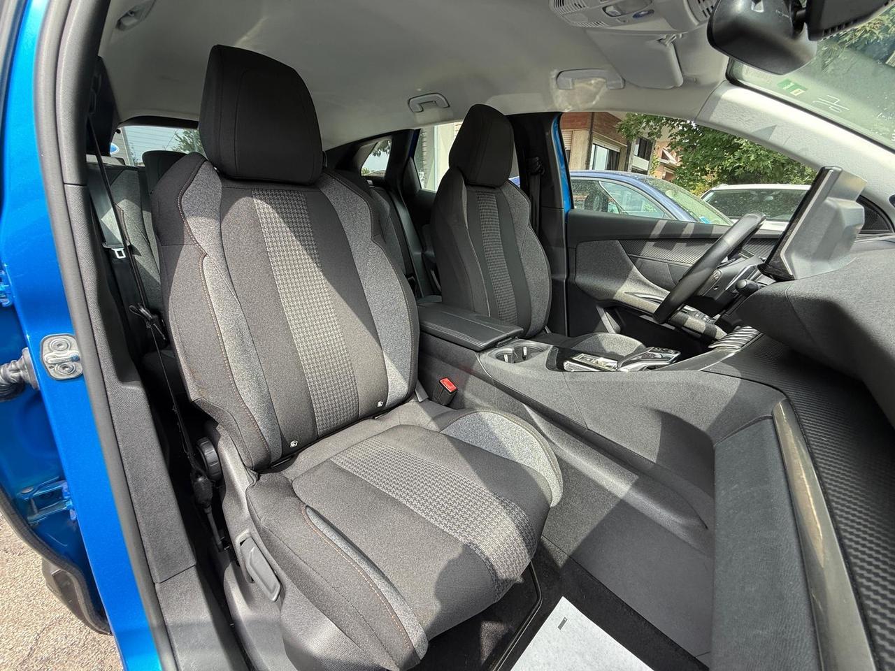 Peugeot 3008 BlueHDi 130 S&S EAT8 Active Pack