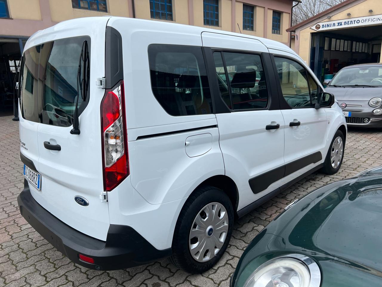 Ford Tourneo Connect 5 POSTI N1