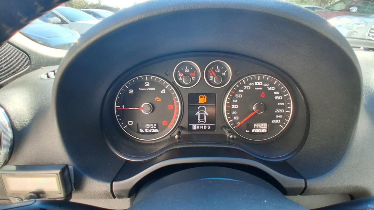 Audi A3 2.0 16V TDI Attraction.cabrio.automatica