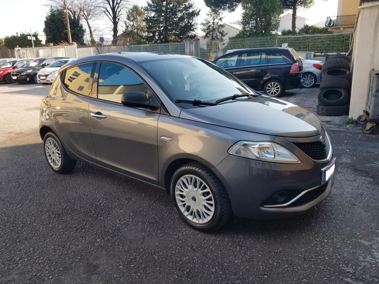 Lancia Ypsilon 1.2 69 CV 5 porte Gold