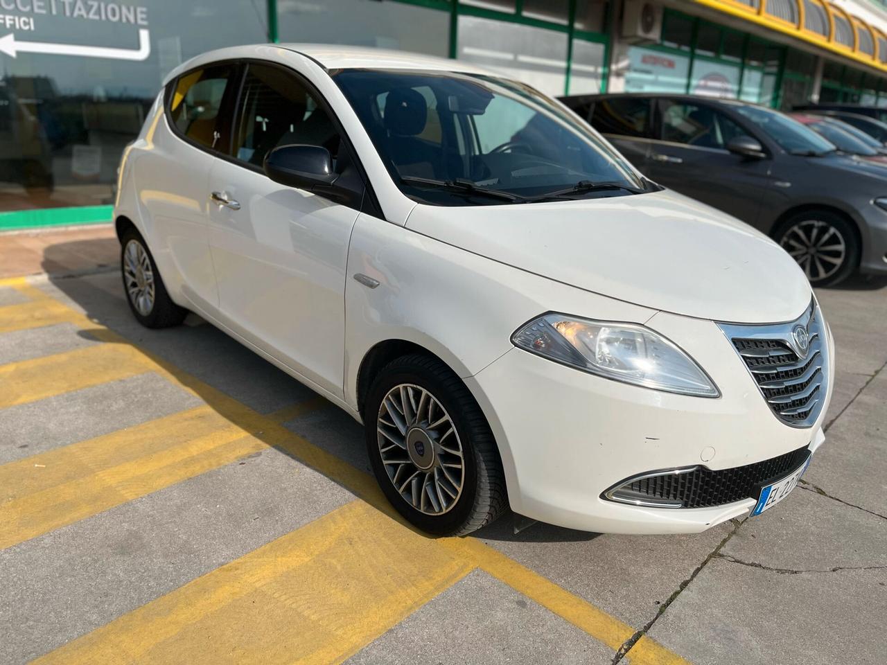 Lancia Ypsilon 1.2 69 CV 5 porte S&S Gold