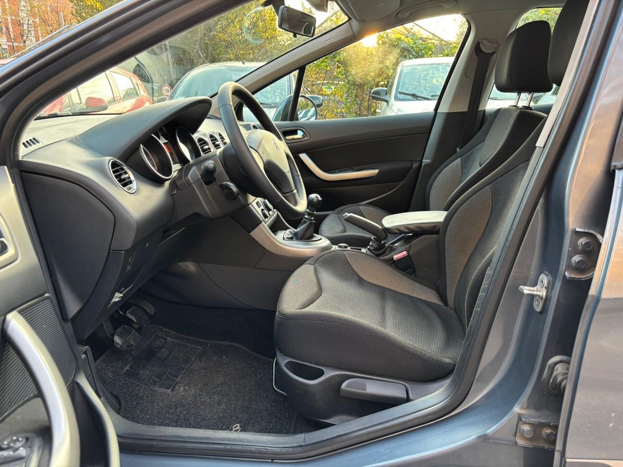 Peugeot 308 1.6 HDi 110CV 5p. Féline (6 Marce)