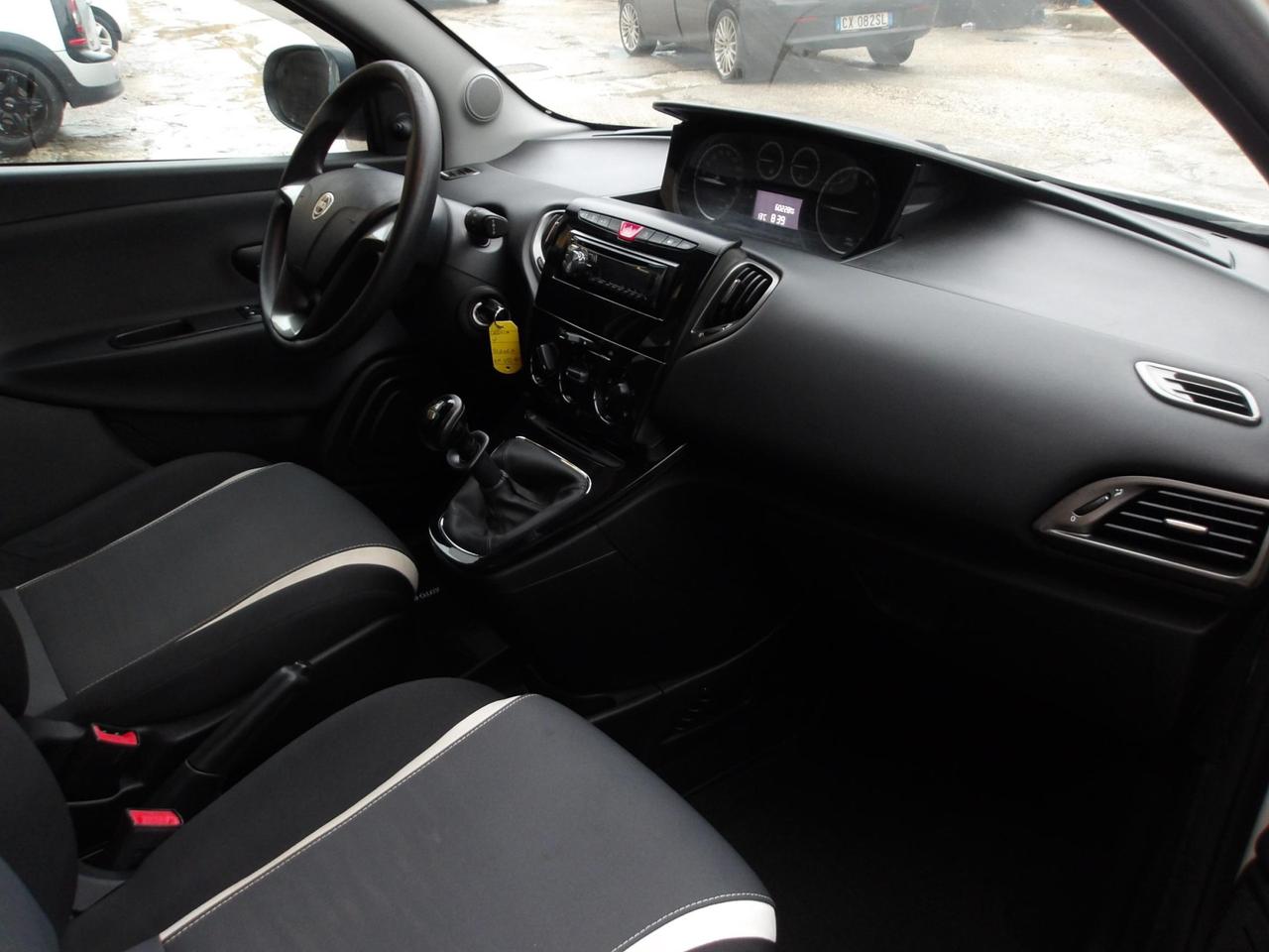 Lancia Ypsilon 5 Porte Ypsilon 1.2 8v Silver c/clima 69cv