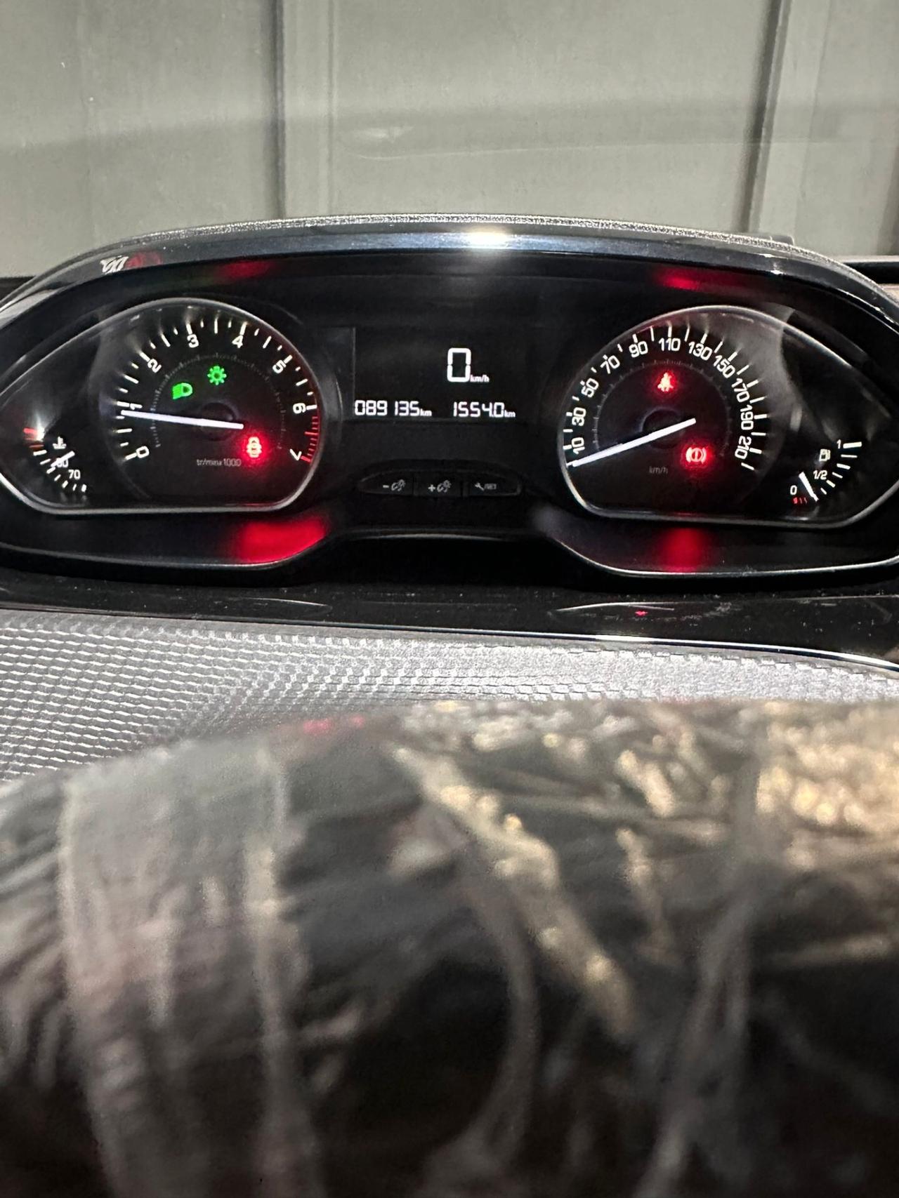 Peugeot 208 PureTech 82 S&S 5P Signature