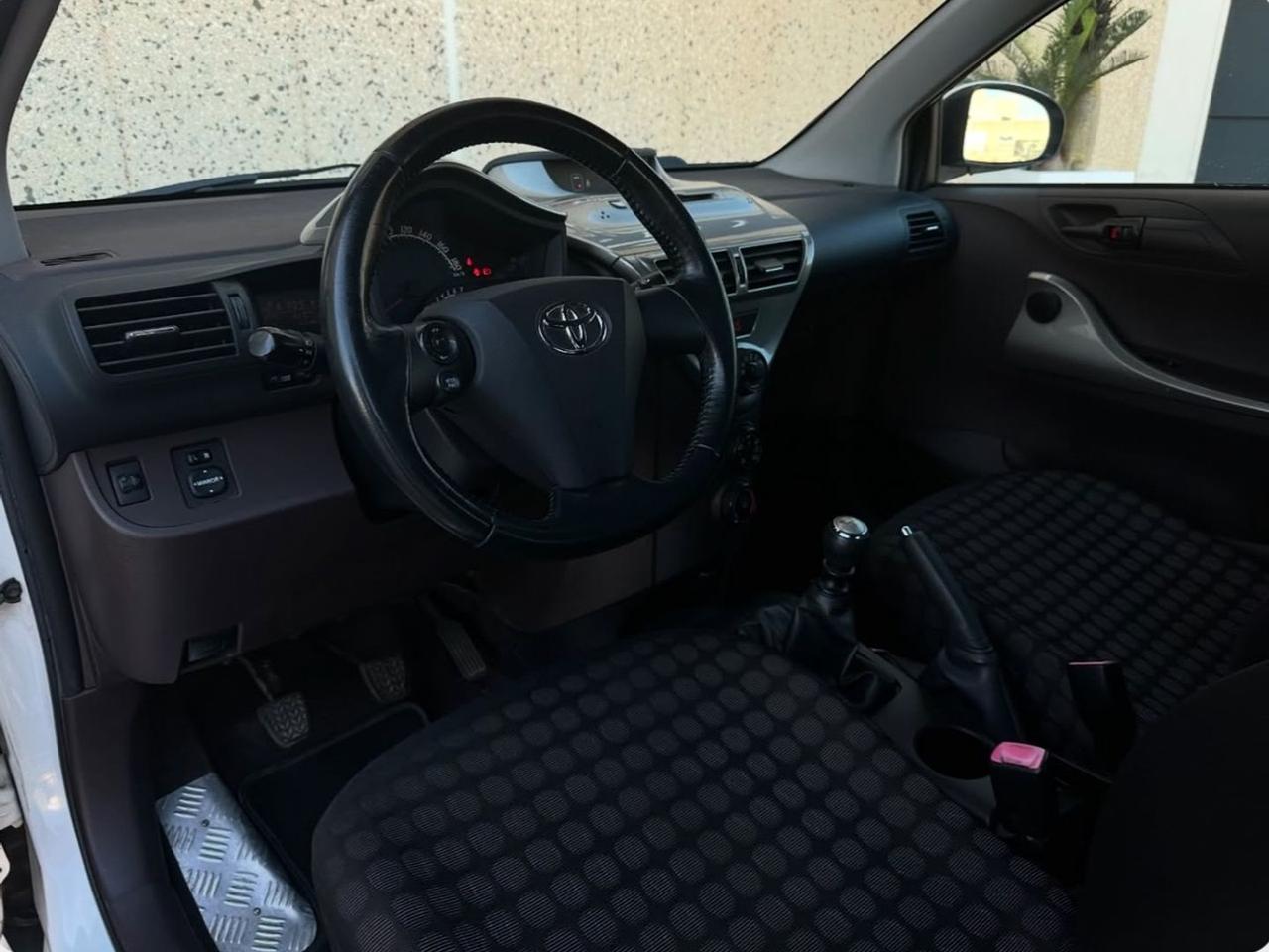 Toyota iQ 1.0 vvt-i #10178