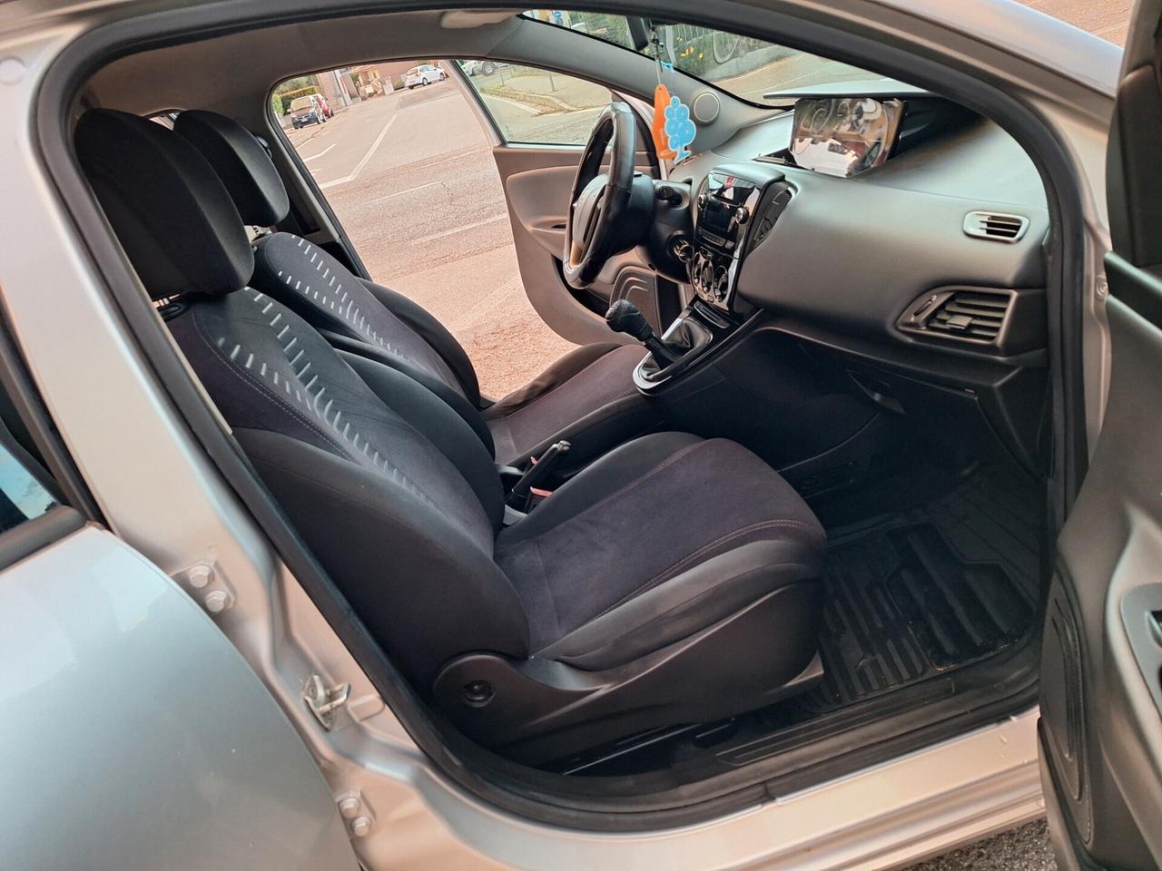 Lancia Ypsilon 1.3 MJT 16V 95 CV 5 porte S&S Platinum NEOPATENTATI CATTENA NUOVA E5B
