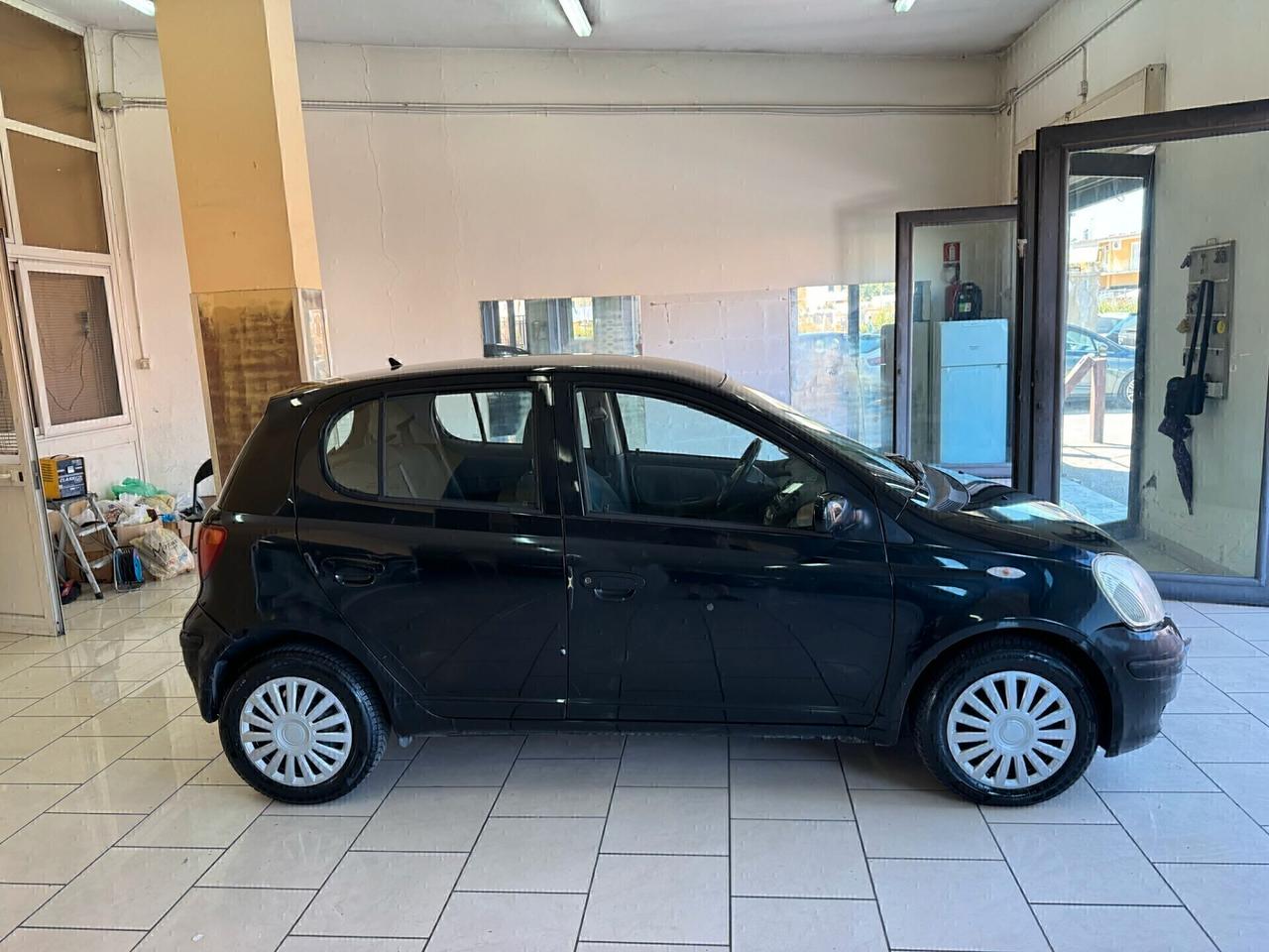 Toyota Yaris 1.3i 16V cat 5 porte Sol