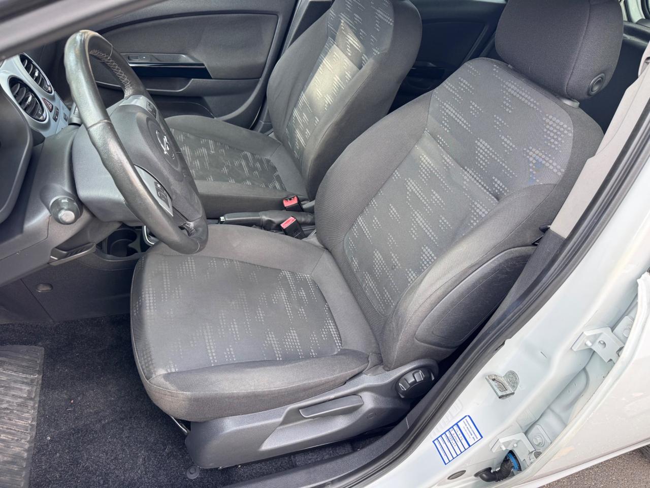 Opel Corsa 1.2 5 porte neopaten garanzia12 mesi