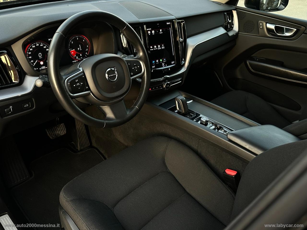 VOLVO XC60 B4 GEARTRONIC MOMENTUM IBRIDO DIESEL/ELETTTICO