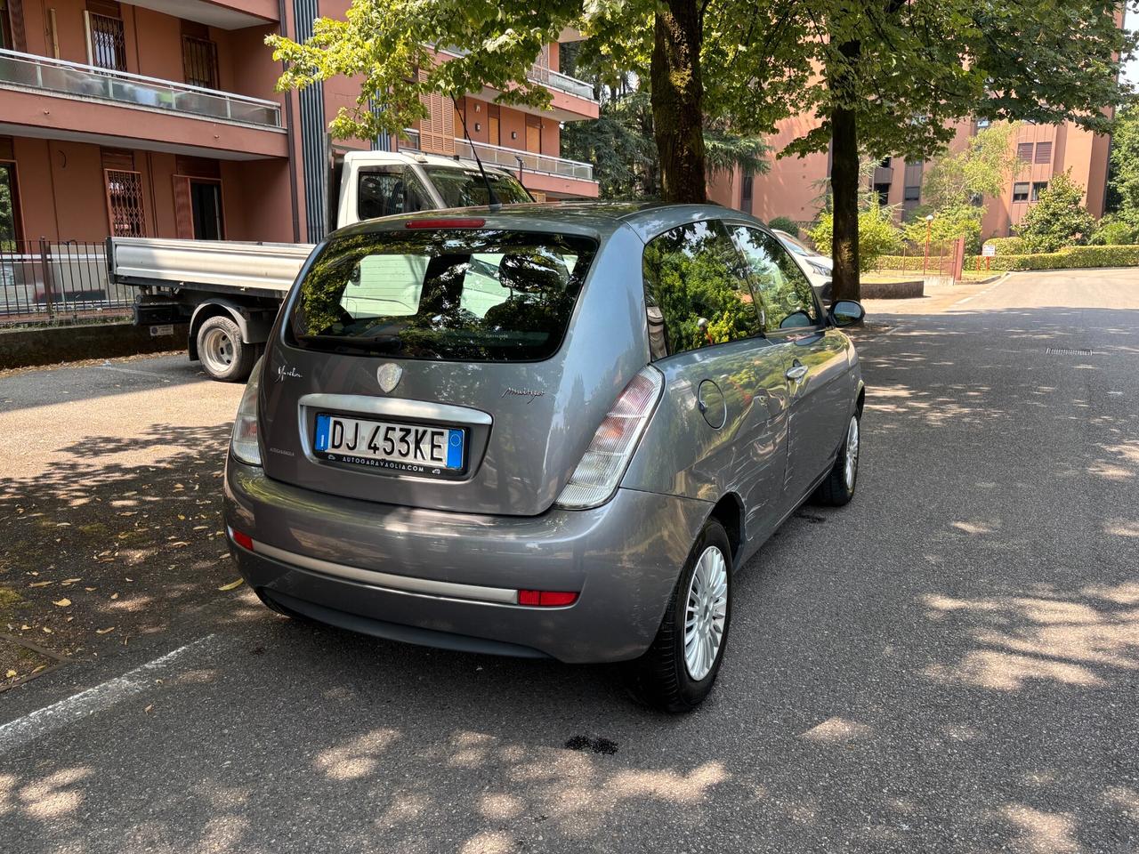Lancia Ypsilon 1.3 MJT 75 CV Platino
